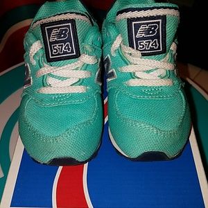 5c New Balance 574 toddler shoes ( unisex)